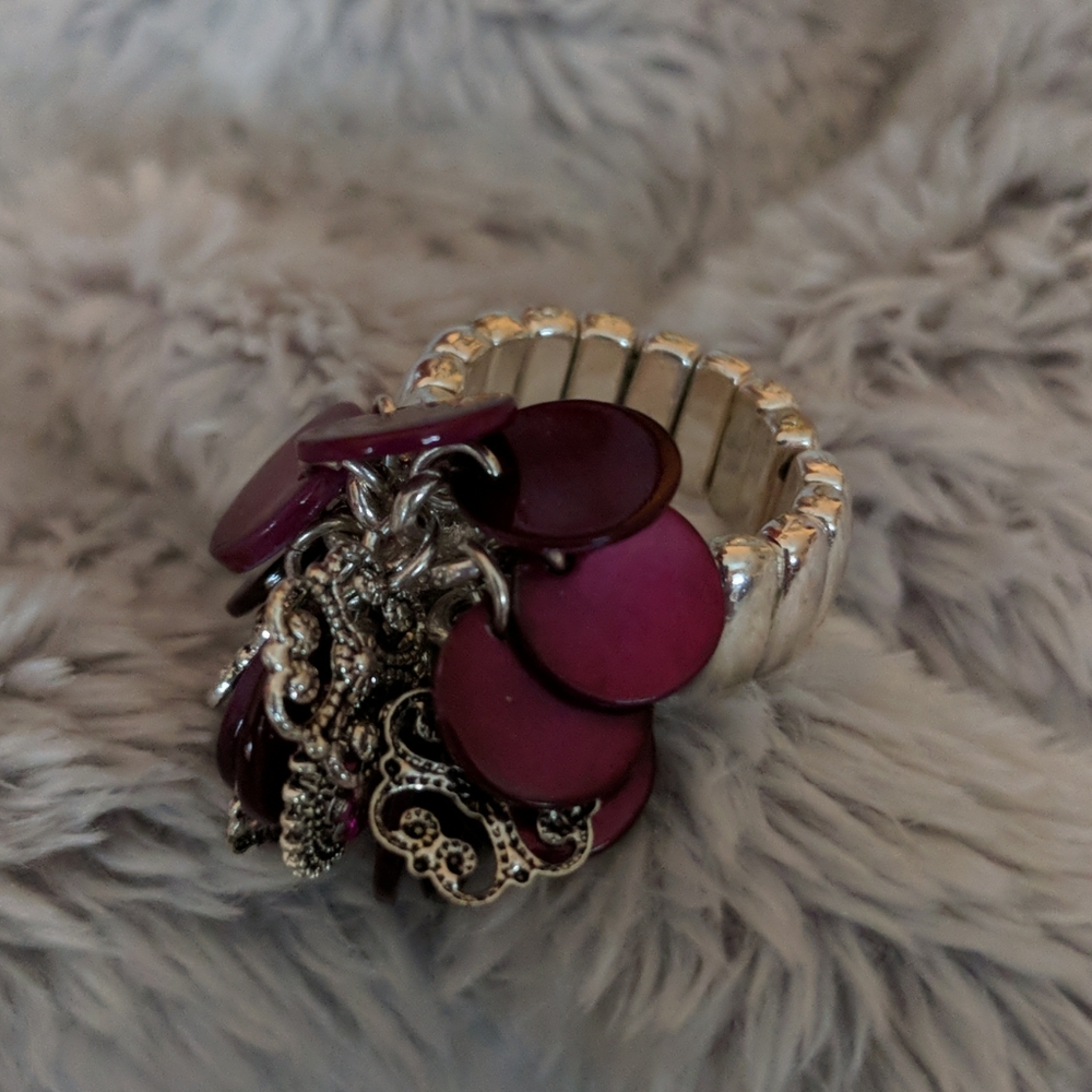 Fun stretch ring